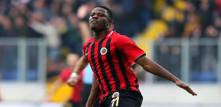 Elim CDM 2022 / Floyd Ayité : « J’espère qu’on aura notre petite chance face au Sénégal »