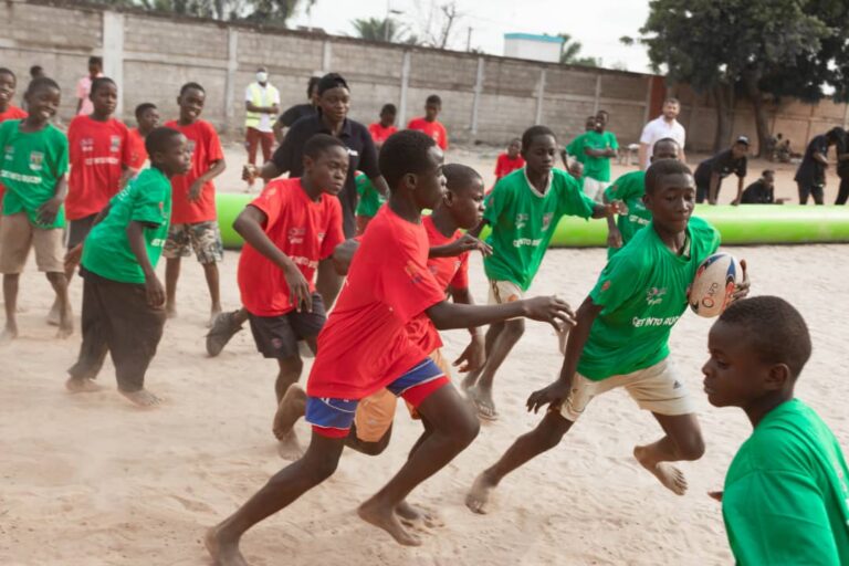 Rugby : Plus d’une centaine d’enfants initiés à la pratique de la balle ovale