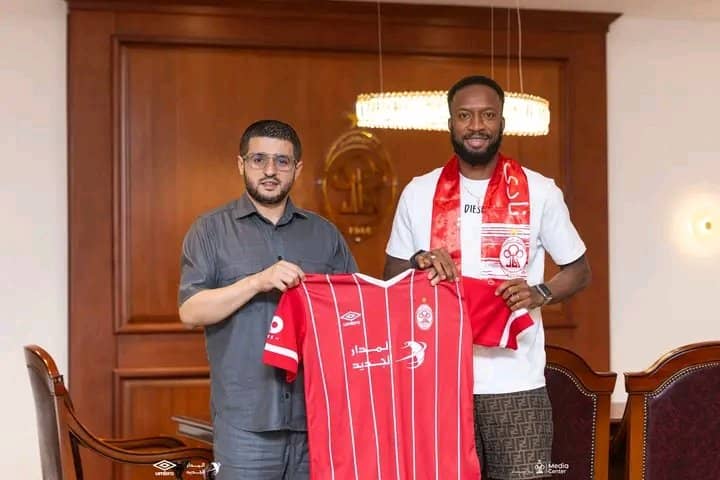 Officiel :Roger Aholou fait ses adieux à l’Espérance de Tunis et rebondit en Libye