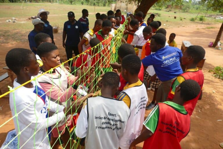 Journée internationale du sport féminin : FESDEV outille des jeunes filles leaders à Hangoumé
