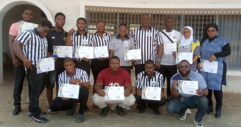 Bras de fer sportif : les arbitres en formation pour mieux officier