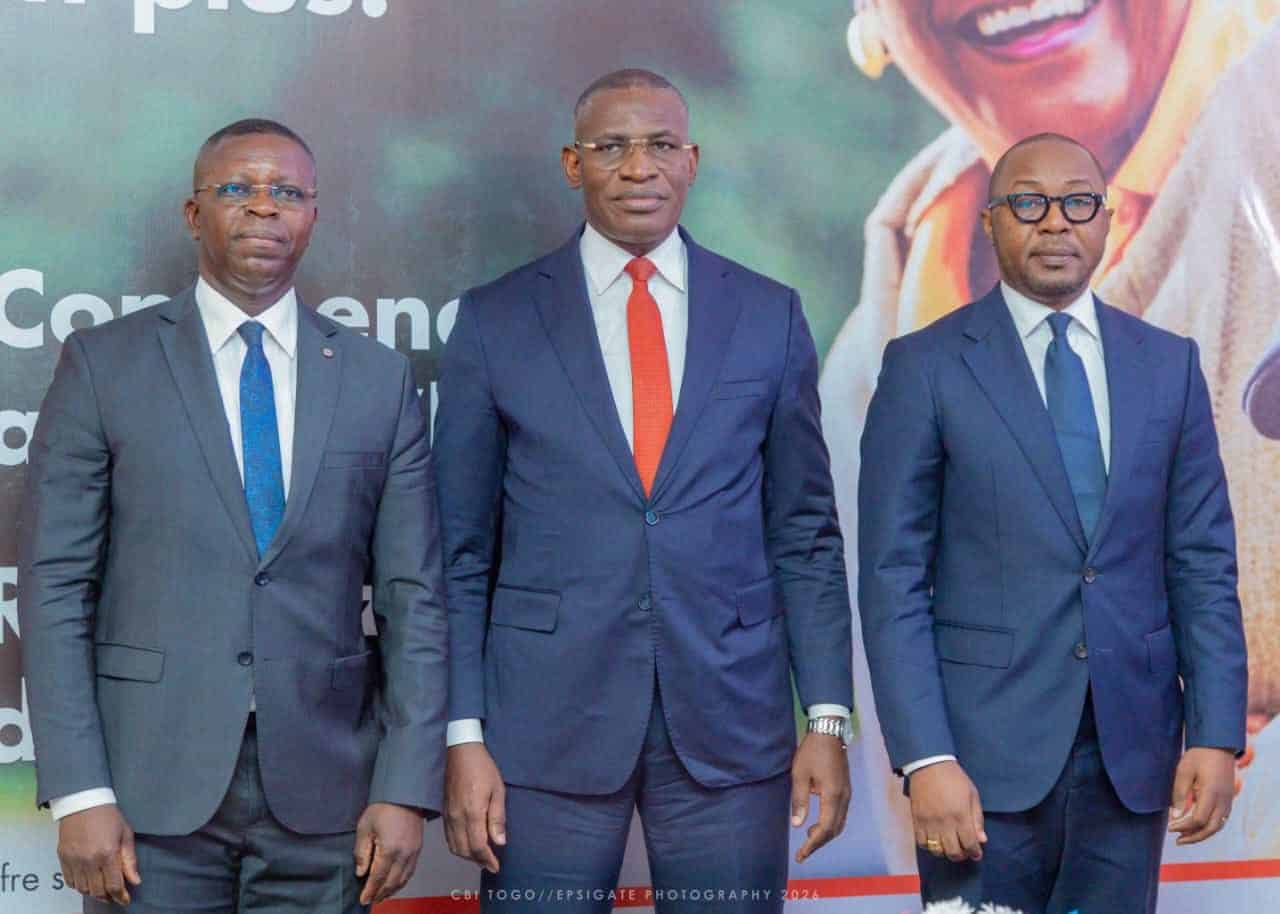 Le DG Alassane Kaboré entouré des DG de GTA Assurances et Wafa Ima assistance